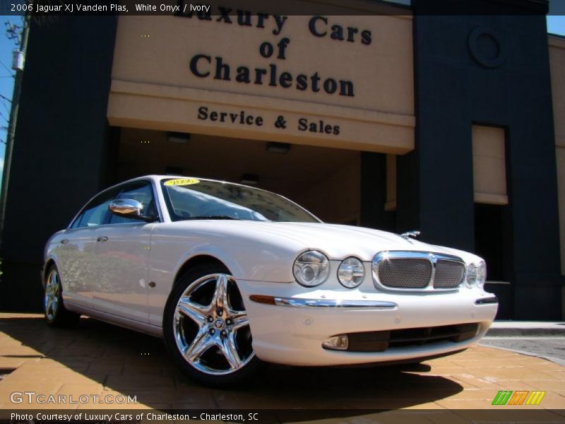 White Onyx / Ivory 2006 Jaguar XJ Vanden Plas
