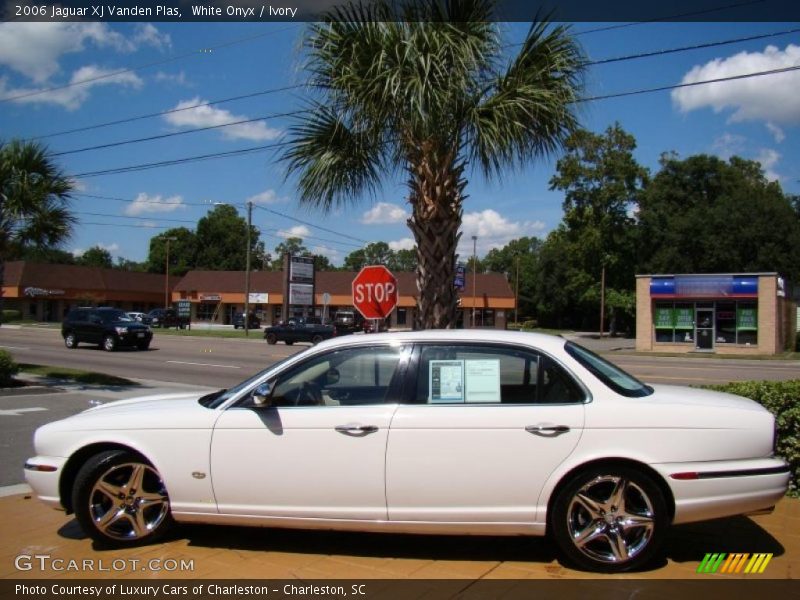 White Onyx / Ivory 2006 Jaguar XJ Vanden Plas