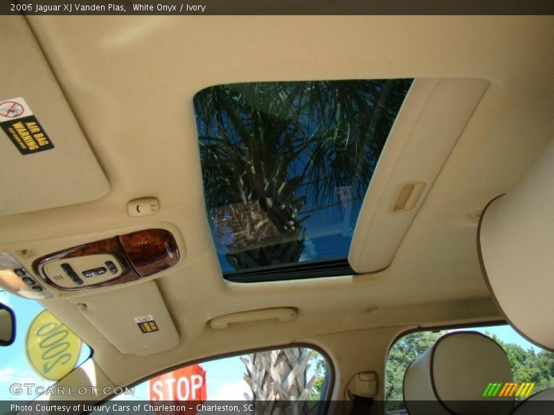 White Onyx / Ivory 2006 Jaguar XJ Vanden Plas