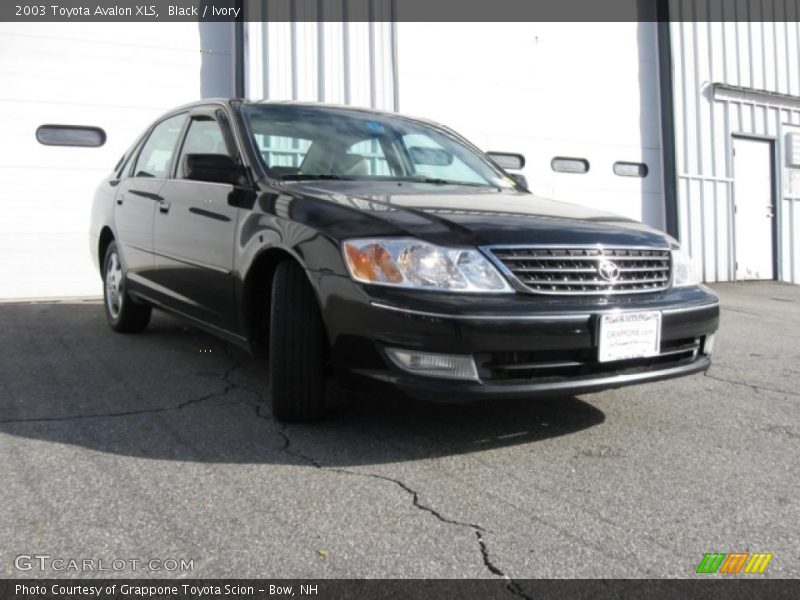 Black / Ivory 2003 Toyota Avalon XLS