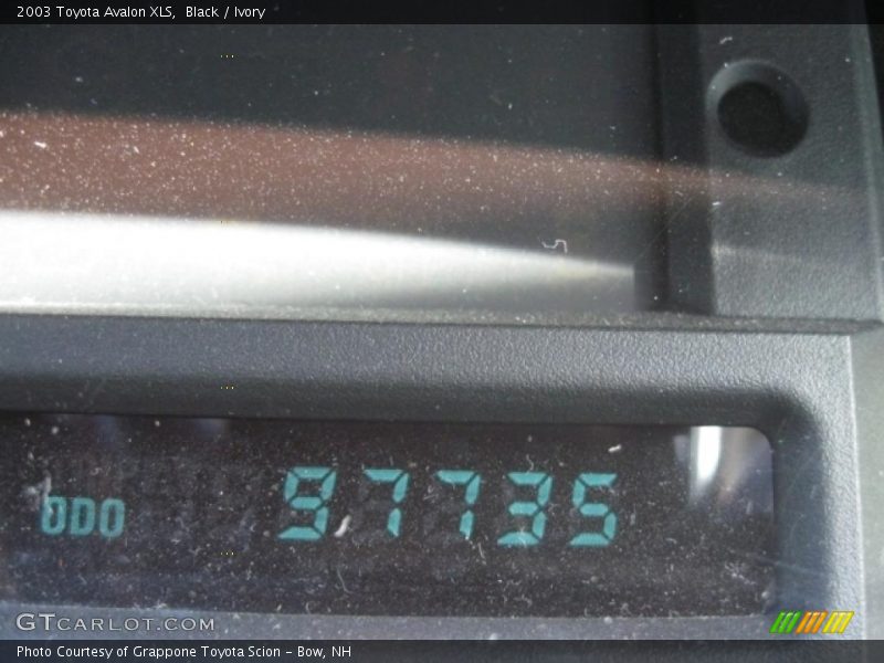 Black / Ivory 2003 Toyota Avalon XLS