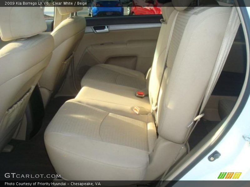 Clear White / Beige 2009 Kia Borrego LX V6