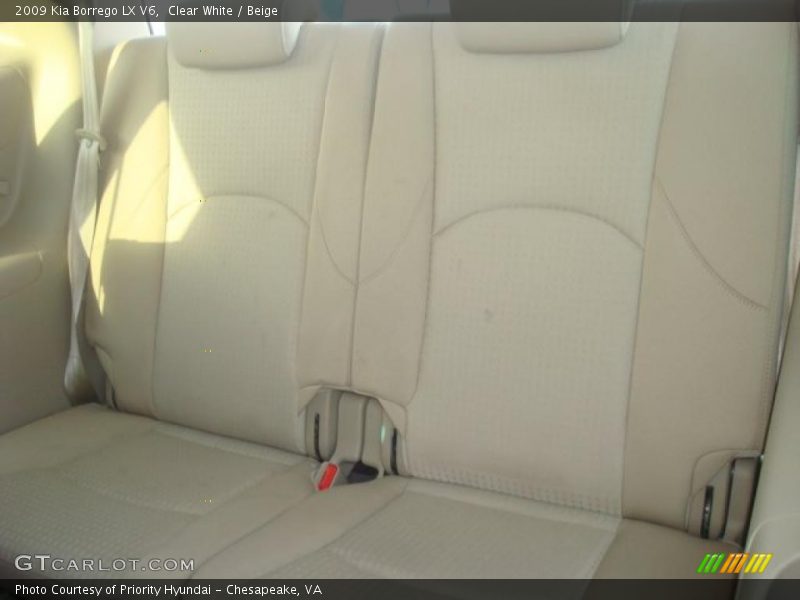 Clear White / Beige 2009 Kia Borrego LX V6