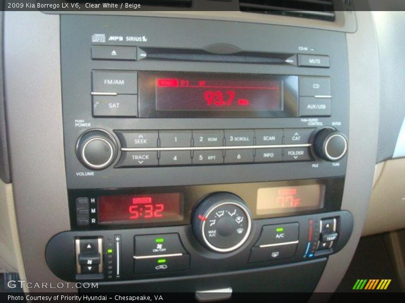 Clear White / Beige 2009 Kia Borrego LX V6