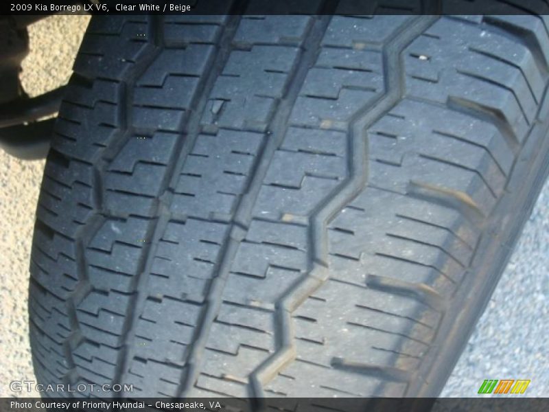 Clear White / Beige 2009 Kia Borrego LX V6
