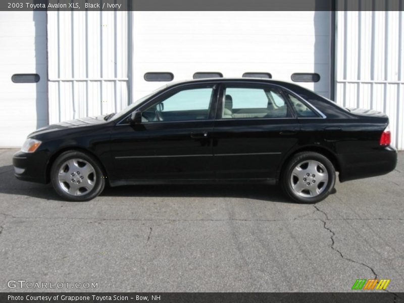 Black / Ivory 2003 Toyota Avalon XLS