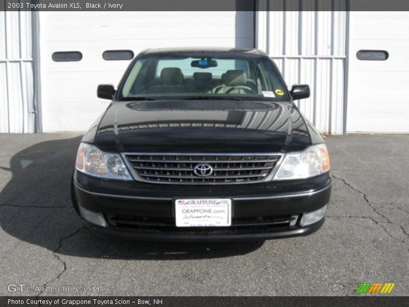 Black / Ivory 2003 Toyota Avalon XLS