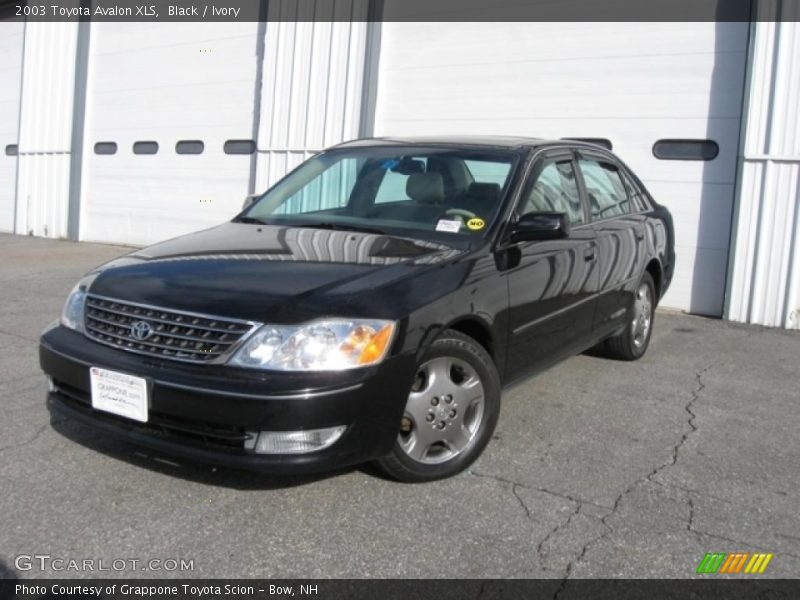 Black / Ivory 2003 Toyota Avalon XLS