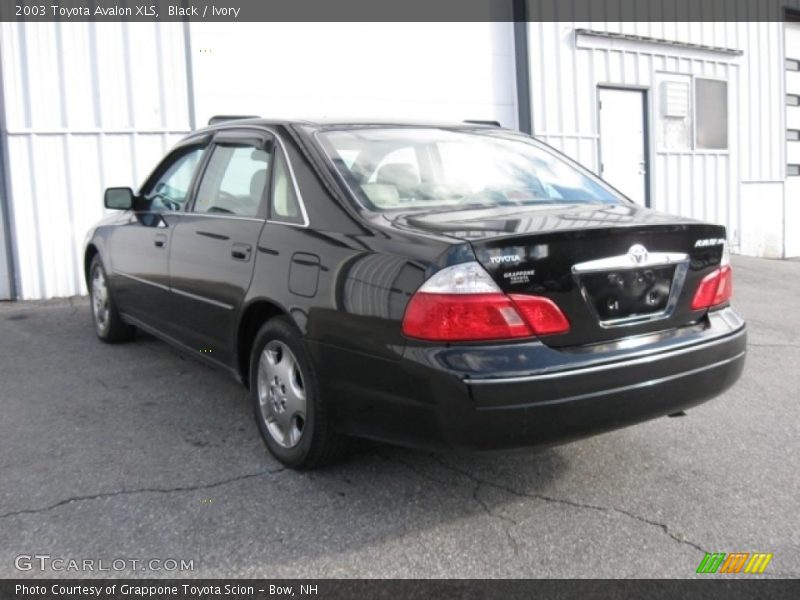 Black / Ivory 2003 Toyota Avalon XLS