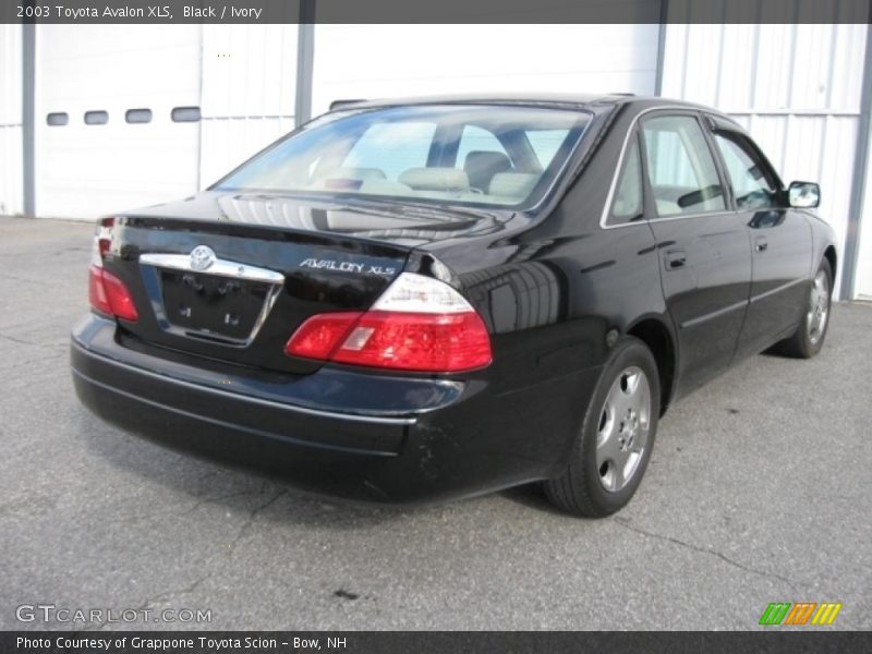 Black / Ivory 2003 Toyota Avalon XLS