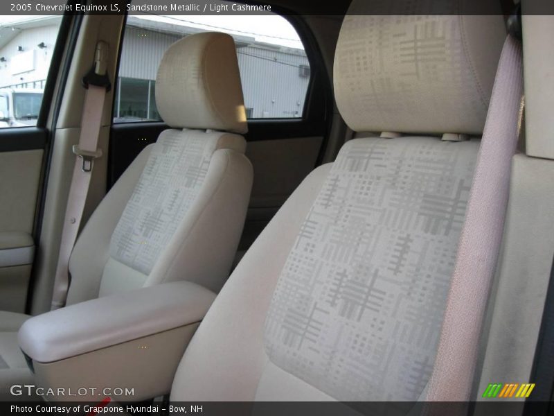 Sandstone Metallic / Light Cashmere 2005 Chevrolet Equinox LS