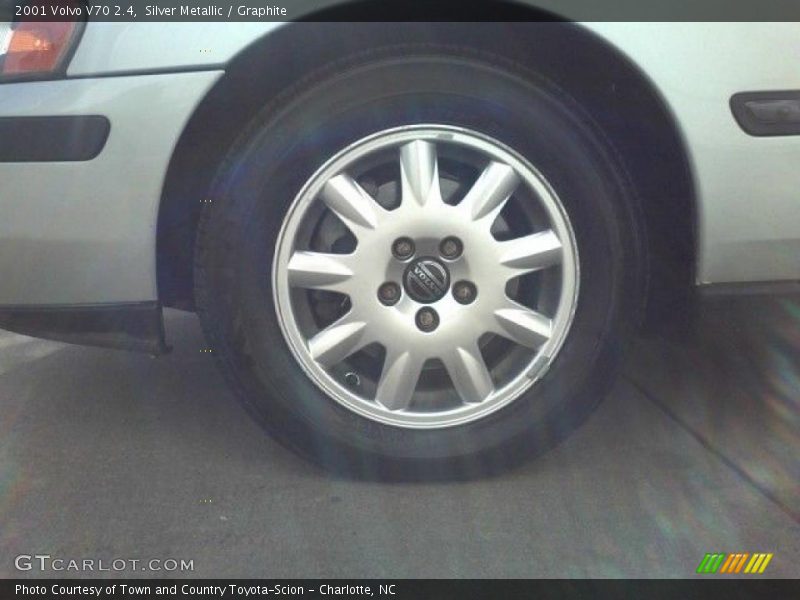 Silver Metallic / Graphite 2001 Volvo V70 2.4