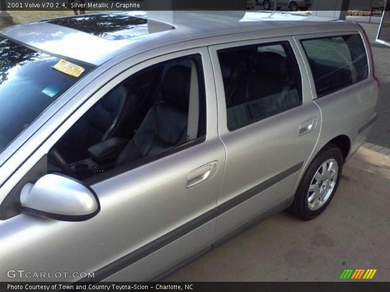 Silver Metallic / Graphite 2001 Volvo V70 2.4