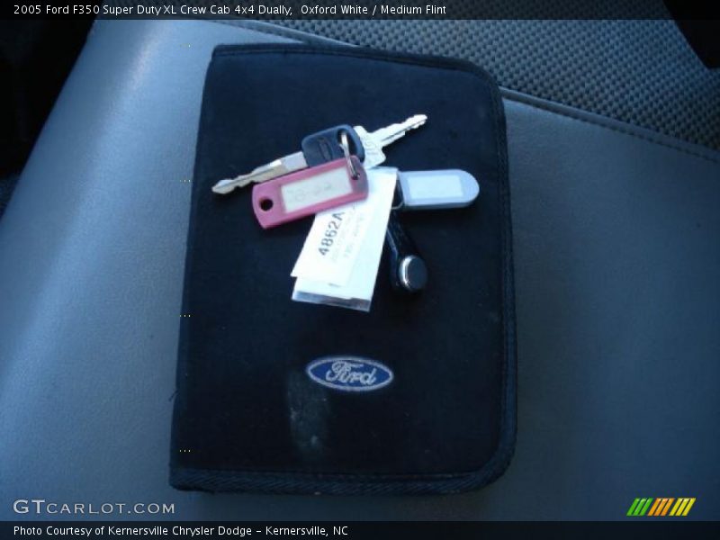 Oxford White / Medium Flint 2005 Ford F350 Super Duty XL Crew Cab 4x4 Dually