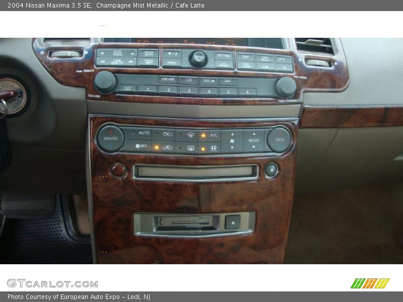 Champagne Mist Metallic / Cafe Latte 2004 Nissan Maxima 3.5 SE