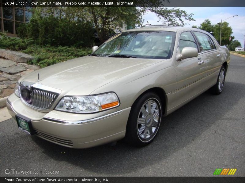Pueblo Gold Metallic / Light Parchment 2004 Lincoln Town Car Ultimate