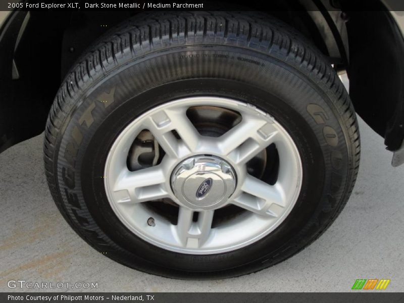 Dark Stone Metallic / Medium Parchment 2005 Ford Explorer XLT