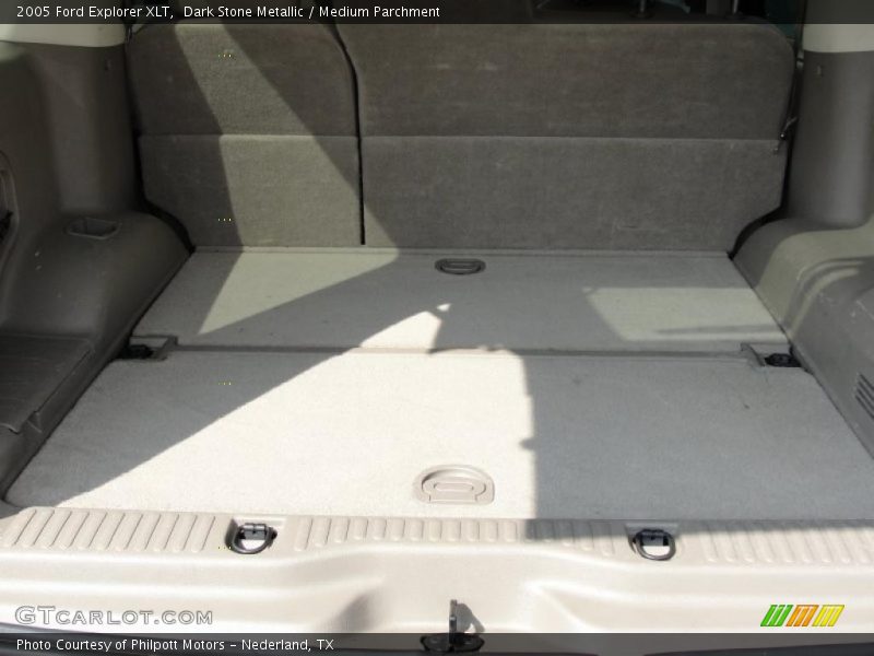 Dark Stone Metallic / Medium Parchment 2005 Ford Explorer XLT