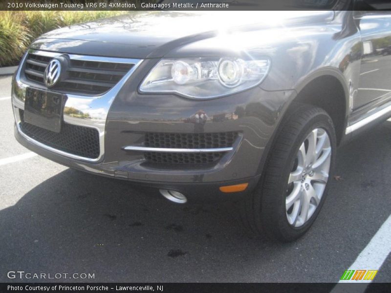 Galapagos Metallic / Anthracite 2010 Volkswagen Touareg VR6 FSI 4XMotion