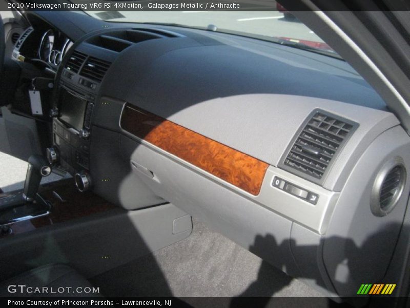Galapagos Metallic / Anthracite 2010 Volkswagen Touareg VR6 FSI 4XMotion