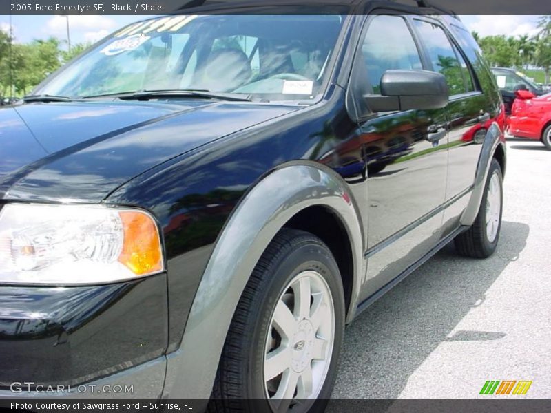 Black / Shale 2005 Ford Freestyle SE