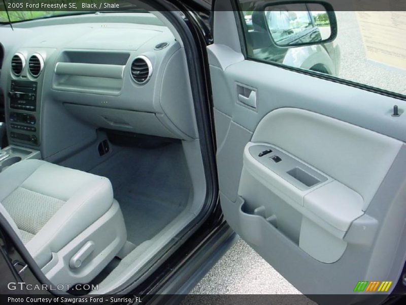 Black / Shale 2005 Ford Freestyle SE
