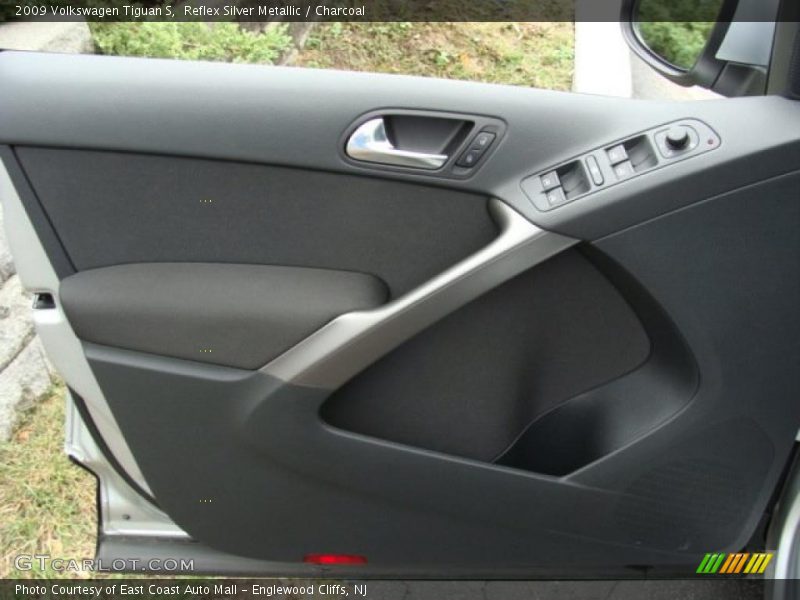 Reflex Silver Metallic / Charcoal 2009 Volkswagen Tiguan S