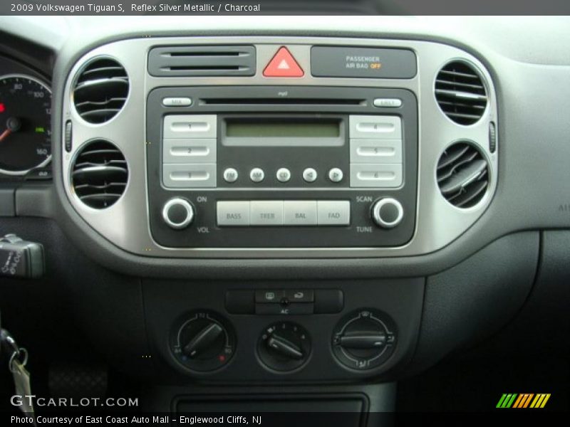 Reflex Silver Metallic / Charcoal 2009 Volkswagen Tiguan S