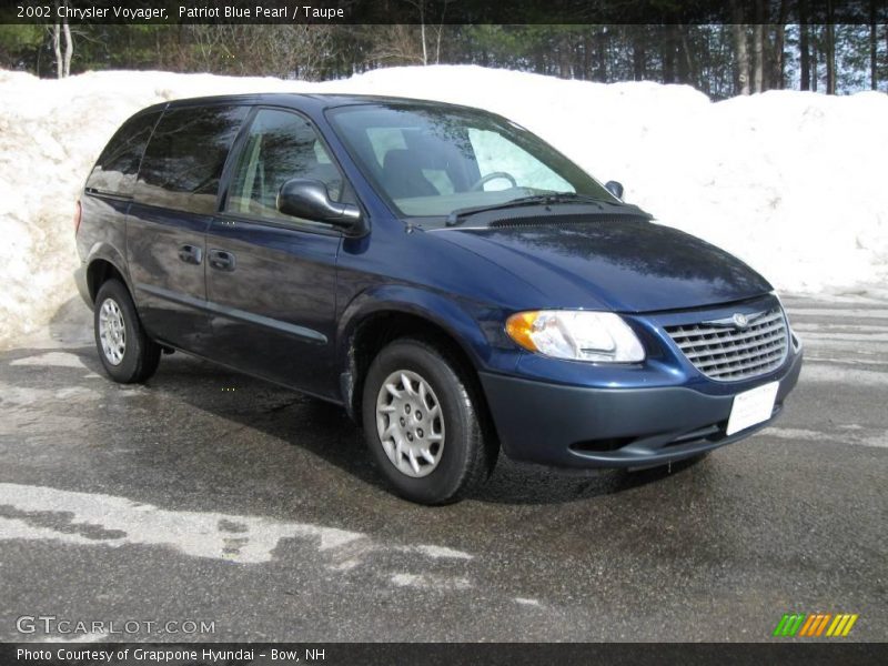 Patriot Blue Pearl / Taupe 2002 Chrysler Voyager