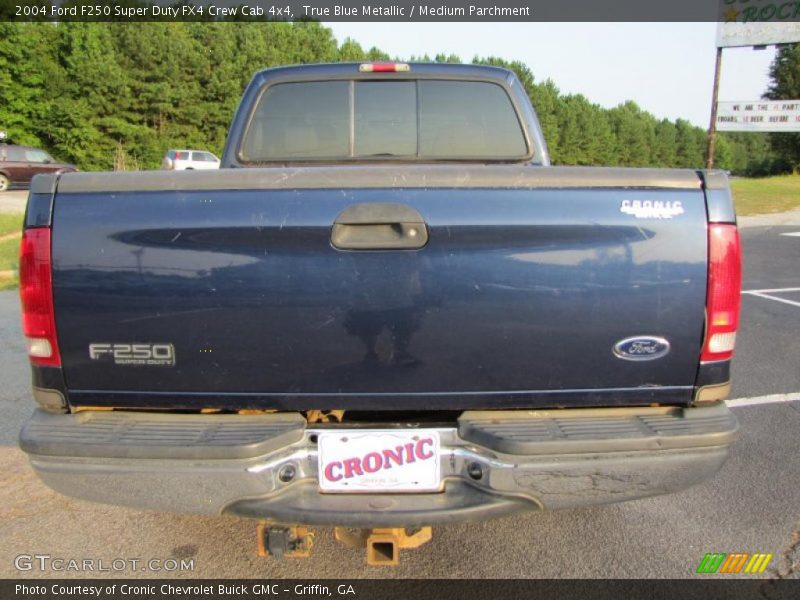 True Blue Metallic / Medium Parchment 2004 Ford F250 Super Duty FX4 Crew Cab 4x4