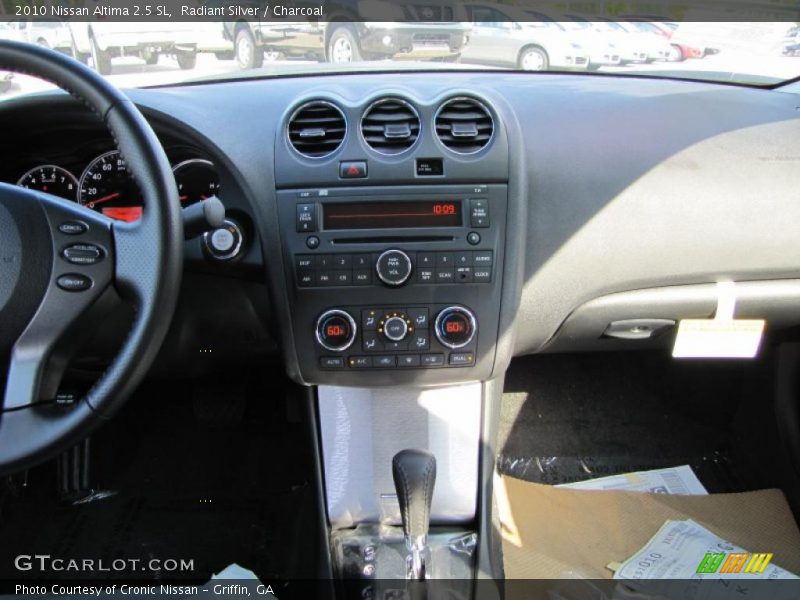 Radiant Silver / Charcoal 2010 Nissan Altima 2.5 SL