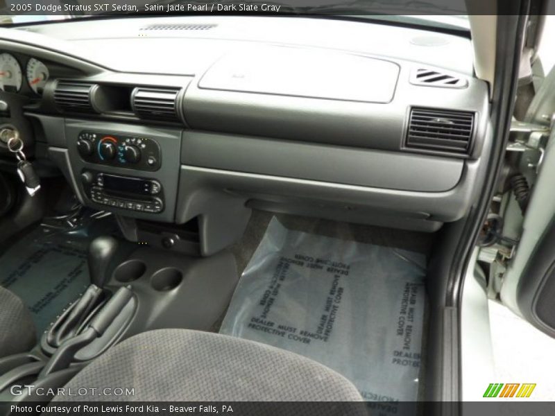 Satin Jade Pearl / Dark Slate Gray 2005 Dodge Stratus SXT Sedan