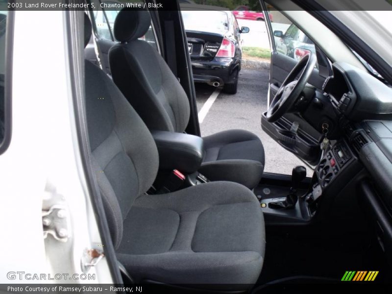 Chawton White / Black 2003 Land Rover Freelander S