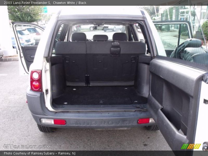 Chawton White / Black 2003 Land Rover Freelander S
