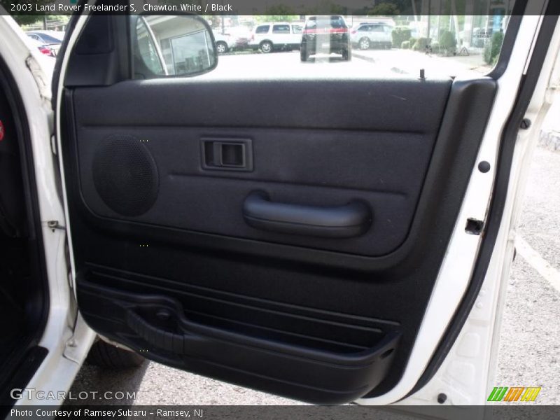 Chawton White / Black 2003 Land Rover Freelander S