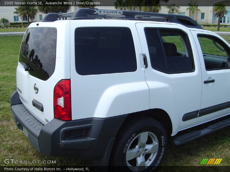 Avalanche White / Steel/Graphite 2005 Nissan Xterra SE