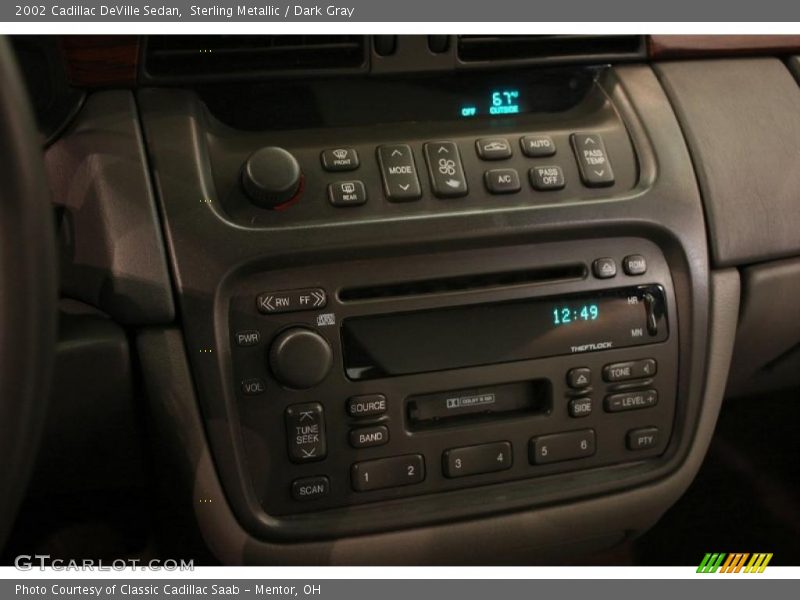 Sterling Metallic / Dark Gray 2002 Cadillac DeVille Sedan