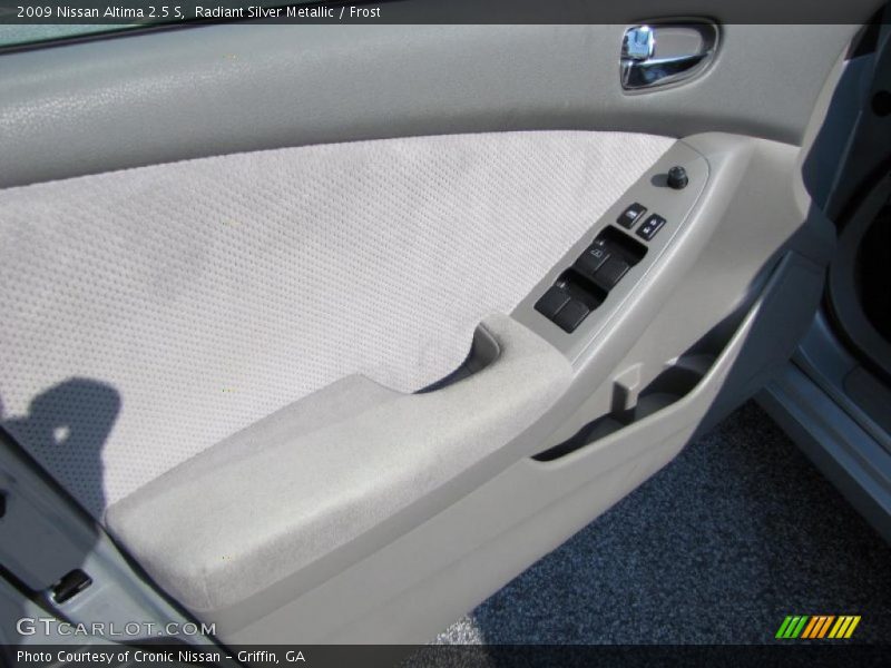 Radiant Silver Metallic / Frost 2009 Nissan Altima 2.5 S