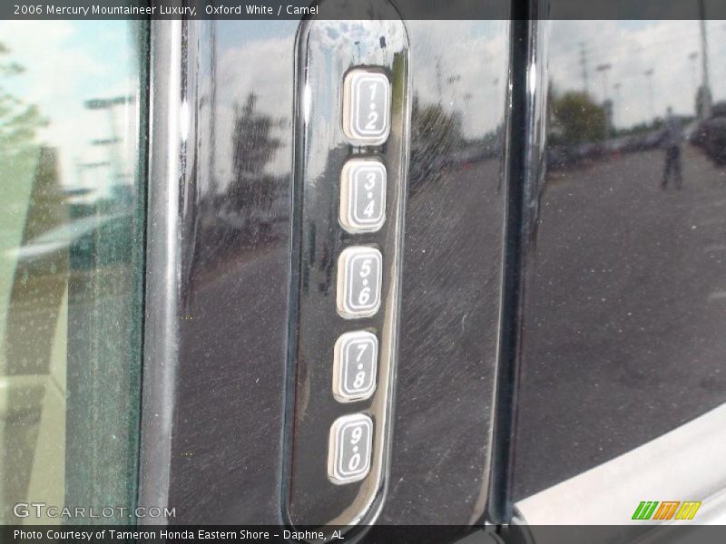 Oxford White / Camel 2006 Mercury Mountaineer Luxury