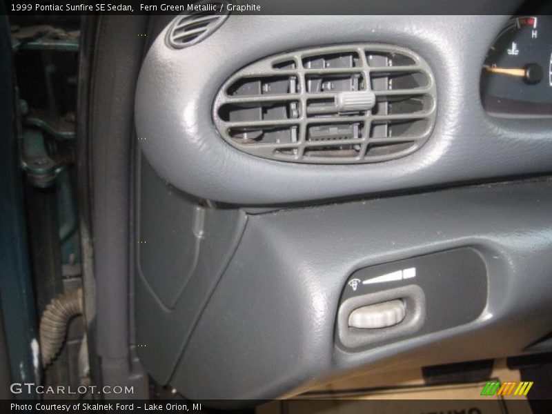 Fern Green Metallic / Graphite 1999 Pontiac Sunfire SE Sedan