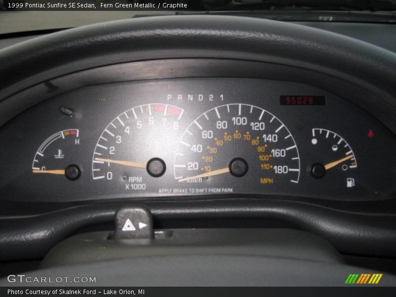 Fern Green Metallic / Graphite 1999 Pontiac Sunfire SE Sedan