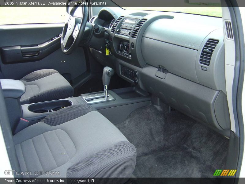 Avalanche White / Steel/Graphite 2005 Nissan Xterra SE