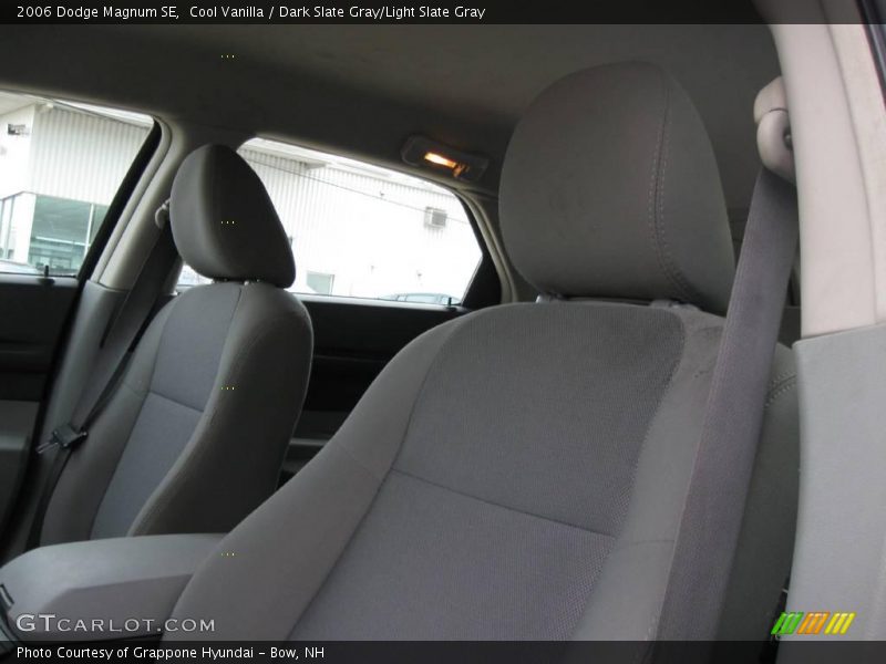 Cool Vanilla / Dark Slate Gray/Light Slate Gray 2006 Dodge Magnum SE