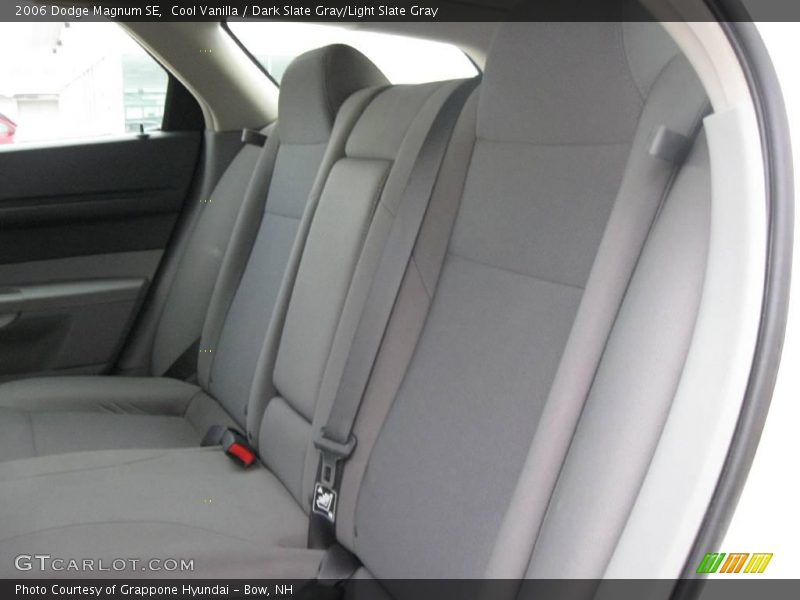 Cool Vanilla / Dark Slate Gray/Light Slate Gray 2006 Dodge Magnum SE