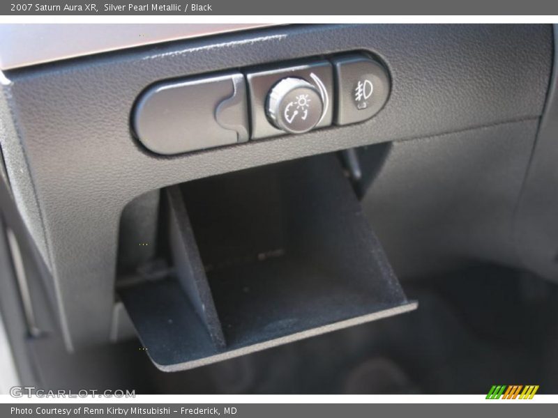 Silver Pearl Metallic / Black 2007 Saturn Aura XR