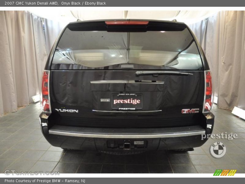 Onyx Black / Ebony Black 2007 GMC Yukon Denali AWD