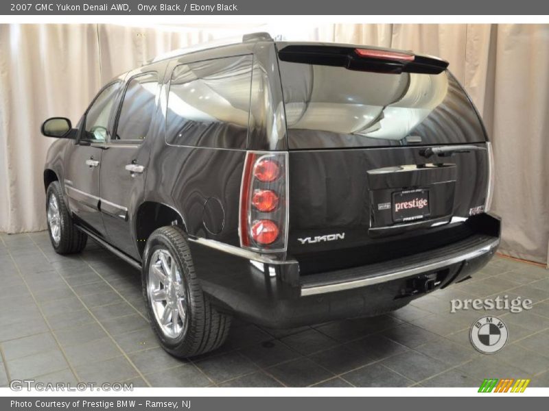 Onyx Black / Ebony Black 2007 GMC Yukon Denali AWD