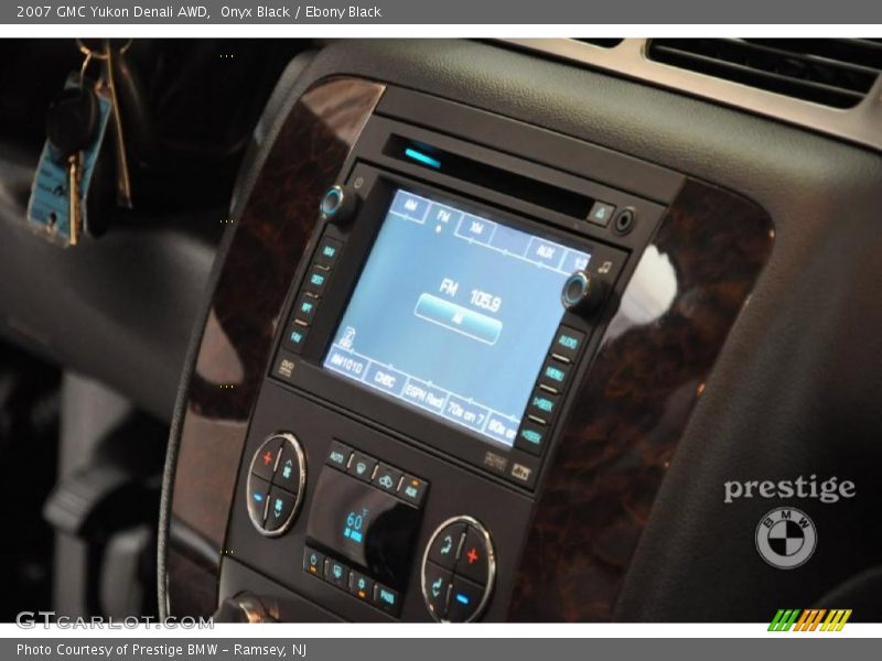 Onyx Black / Ebony Black 2007 GMC Yukon Denali AWD