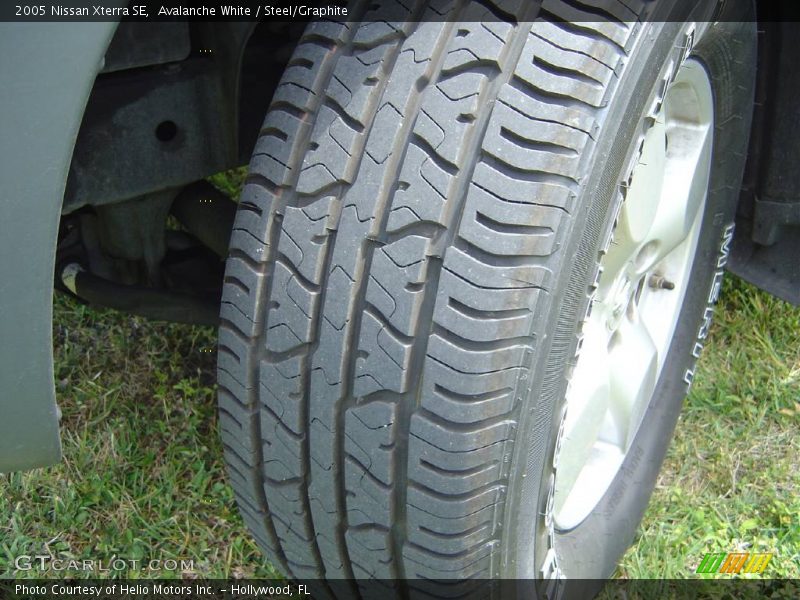 Avalanche White / Steel/Graphite 2005 Nissan Xterra SE