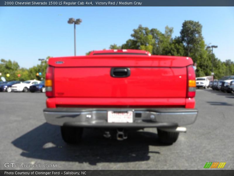 Victory Red / Medium Gray 2000 Chevrolet Silverado 1500 LS Regular Cab 4x4